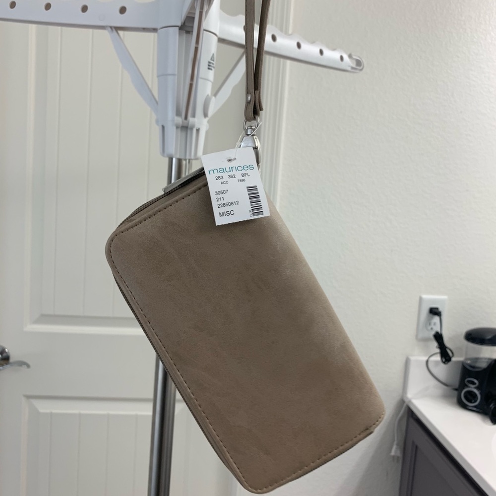 Wristlet wallet